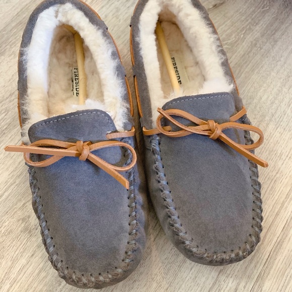 Fireside Women's Victoria Genuine Shearling Lace Moccasin Slipper with box - Picture 1 of 10